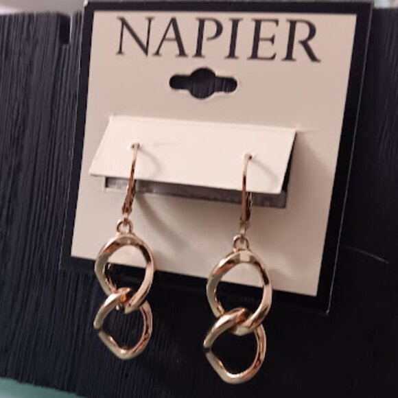 NAPIER Mod/Contemporary Gold Chain Link Lever Back Drop Earrings**NEW! - Picture 3 of 3
